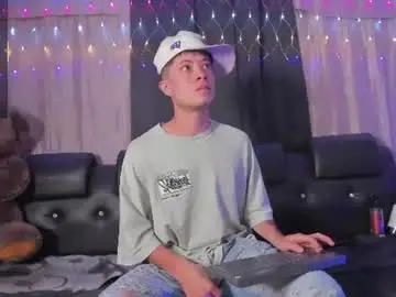 Chaturbate Free Porn Cam of marcuscollins1_
