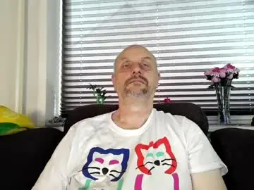 Chaturbate Live Sex Cam of hardmrlazy