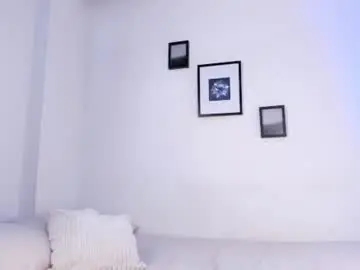 Chaturbate Live Sex Cam of queen_baby02