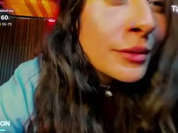 Chaturbate Live Sex Cam of nina_daft