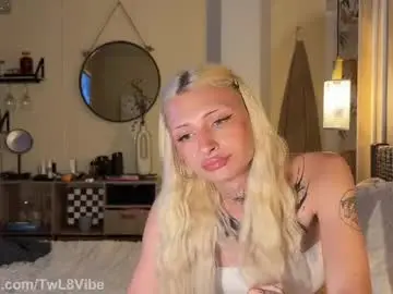 Chaturbate Live Sex Cam of twl8vibe