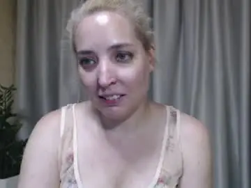 Chaturbate Live Sex Cam of ohsweetmari