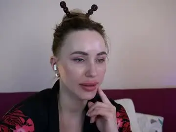 Chaturbate Live Sex Cam of holyyy_fuck