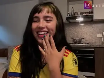 Chaturbate Live Porn of annie_snow_