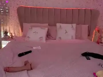 Chaturbate Live Sex Cam of kiraroxx