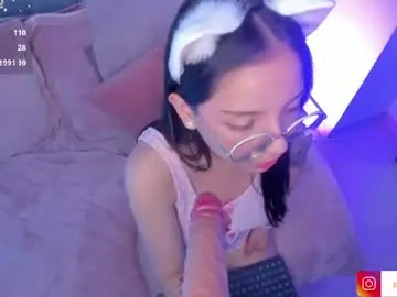 Chaturbate Sex Cam of kitty_patitas_suavess
