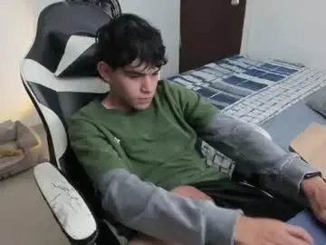 Chaturbate Free Porn Cam of ronaldmq20