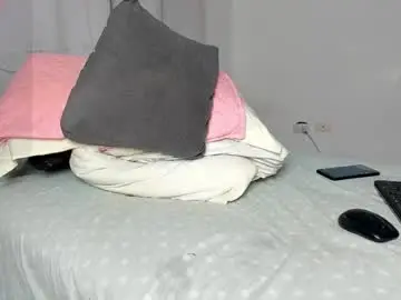 Chaturbate Live Sex Cam of caroline_tovar_
