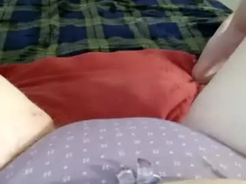 Chaturbate Live Sex Cam of mykittyneedsuu