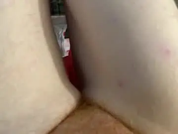 Chaturbate Live Sex Cam of mykittyneedsuu