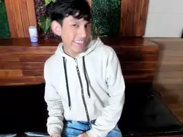 Chaturbate Live Sex Cam of pierre_leroy_