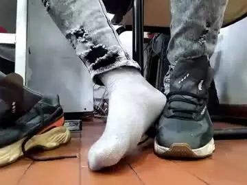 Chaturbate Live Sex Cam of waltherfeet_