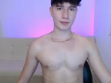 Chaturbate Sex Cam of adrian_morelli