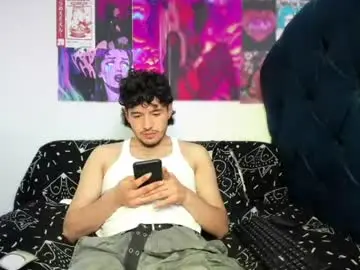 Chaturbate Watch Live Sex Cams of zoren33