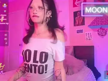 Chaturbate Free Porn Cam of moonfiredance