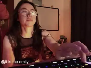 Chaturbate Live Porn of emily_pearl_
