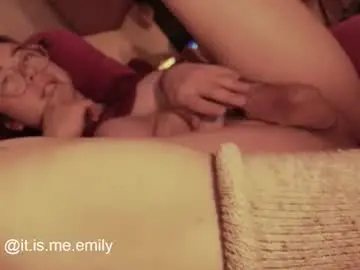 Chaturbate Sex Cam of emily_pearl_