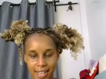 Chaturbate Free Live Porn of glowqueen_