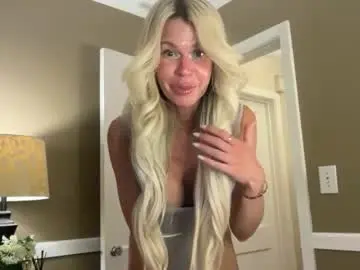 Chaturbate Live Sex Cam of karabearr