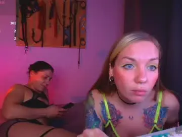 Chaturbate Live Sex Cam of lemontimoonshine