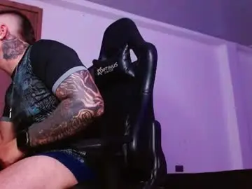Chaturbate Live Sex Cam of lliamm_2
