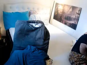 Chaturbate Live Sex Cam of xqueenyasiandomcumx