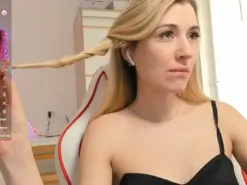 Chaturbate Live Sex Cam of askcaroline
