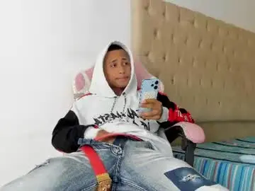 Chaturbate Live Porn of mastermorenohot23