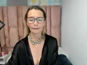 Chaturbate Free Porn Cam of issa_milf__