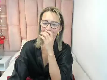 Chaturbate Best live sex cam show of issa_milf__