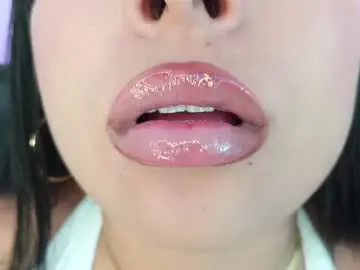 Chaturbate Adult Webcams of mia_roux1