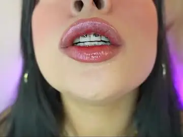 Chaturbate Free Porn Cam of mia_roux1