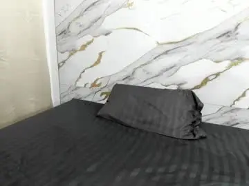 Chaturbate Sex Chat of esmeralda_jenn11