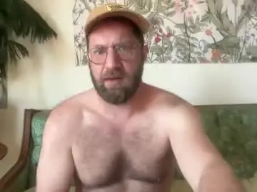 Chaturbate Live Sex Cam of hairyfitguy444
