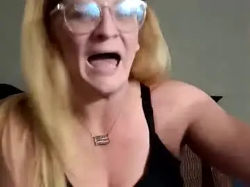 Chaturbate Live Sex of goldendoll1704