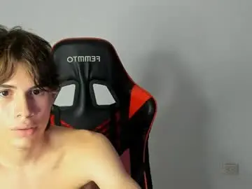 Chaturbate Live Sex Cam of ryan_bronw