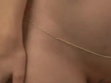 Chaturbate Live Porn of alyonaqueen_