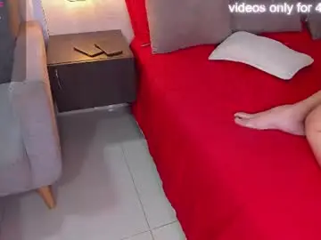 Chaturbate Live Sex Cam of naughty_julieta13