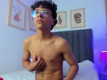 Chaturbate Live Sex Cam of adams_bobbyy