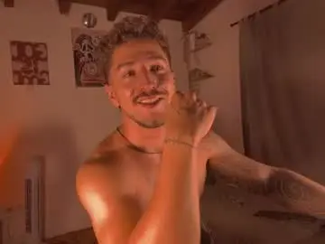 Chaturbate Watch Live Sex Cams of valentino_2201
