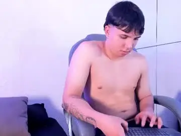 Chaturbate Live Sex Cam of andy_moretti