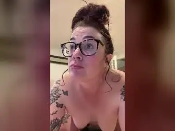 Chaturbate Live Sex Cam of avoidingtheblooperreel