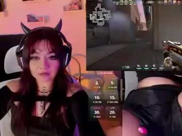 Chaturbate Sex Cam of black_viperr