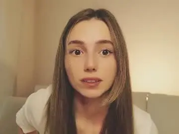 Chaturbate Live Sex Cam of shypeachmaru