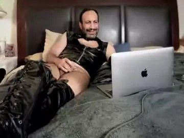 Chaturbate Adult Video Chat of kinkyguy323232
