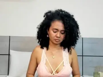 Chaturbate Live Sex Cam of kiraspell