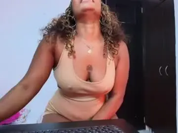 Chaturbate Live Sex Cam of aurorabrow2
