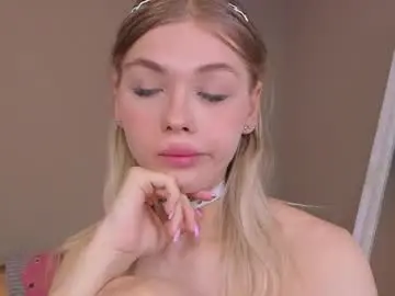 Chaturbate Live Sex Cam of blondy_fina