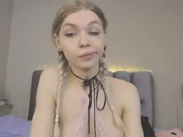 Chaturbate Live Sex Cam of blondy_fina