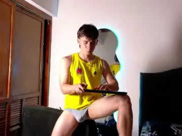 Chaturbate Free Porn Cam of harry_brown2324